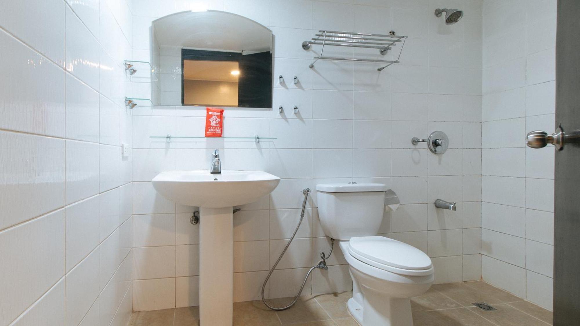 Reddoorz At Dbuilders Rooms Bangkal Makati Makati City Exterior photo