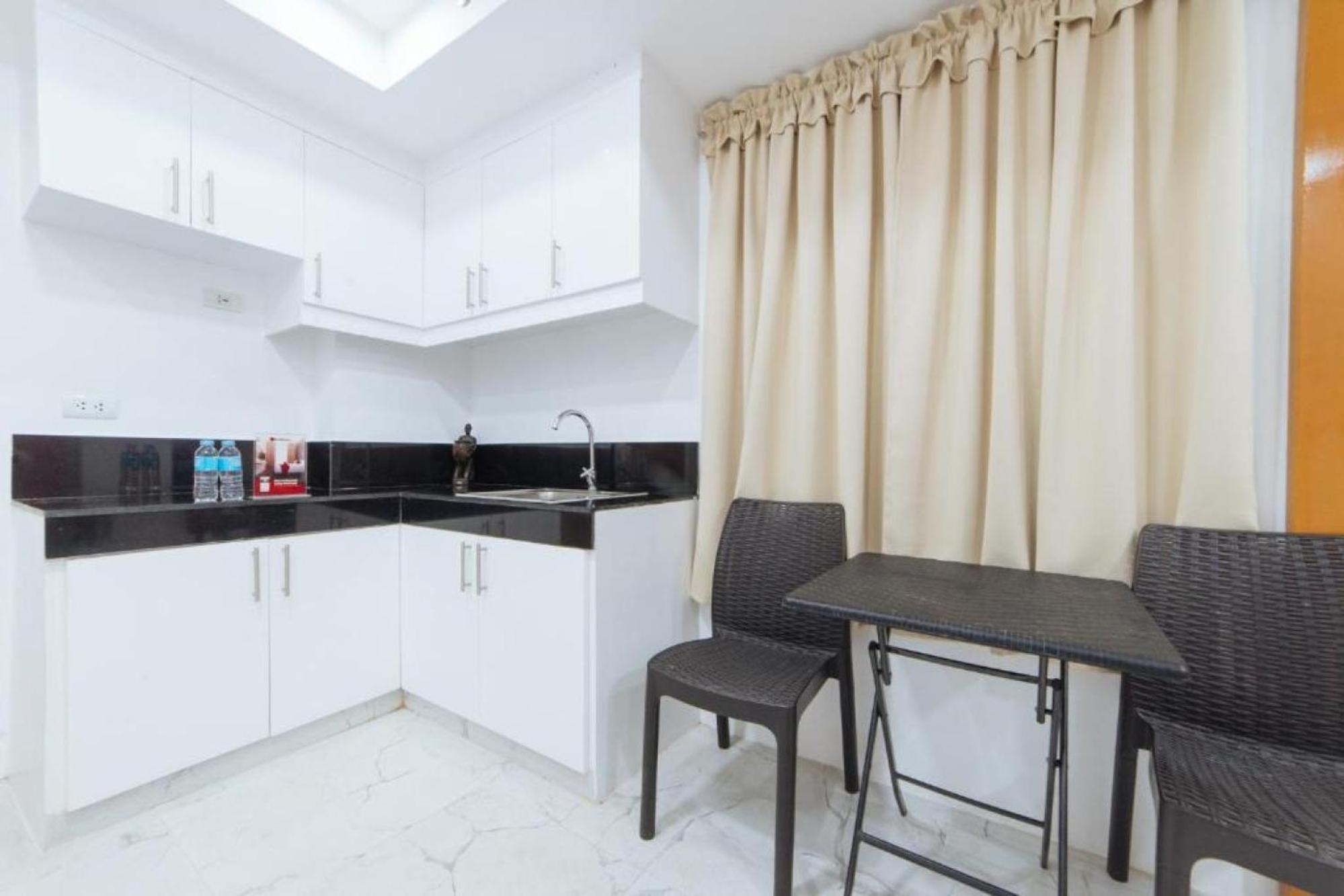 Reddoorz At Dbuilders Rooms Bangkal Makati Makati City Exterior photo