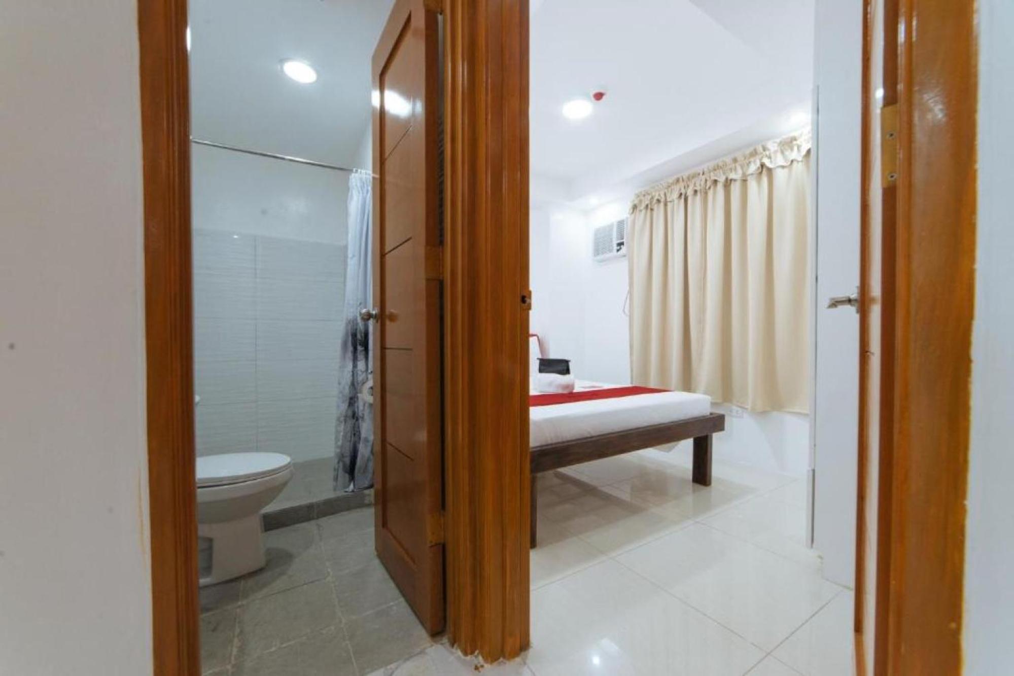 Reddoorz At Dbuilders Rooms Bangkal Makati Makati City Exterior photo