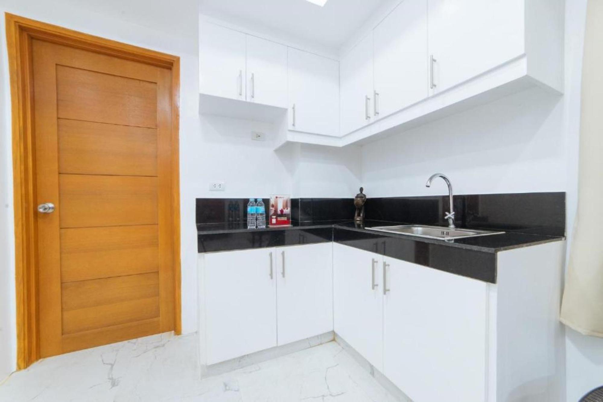 Reddoorz At Dbuilders Rooms Bangkal Makati Makati City Exterior photo
