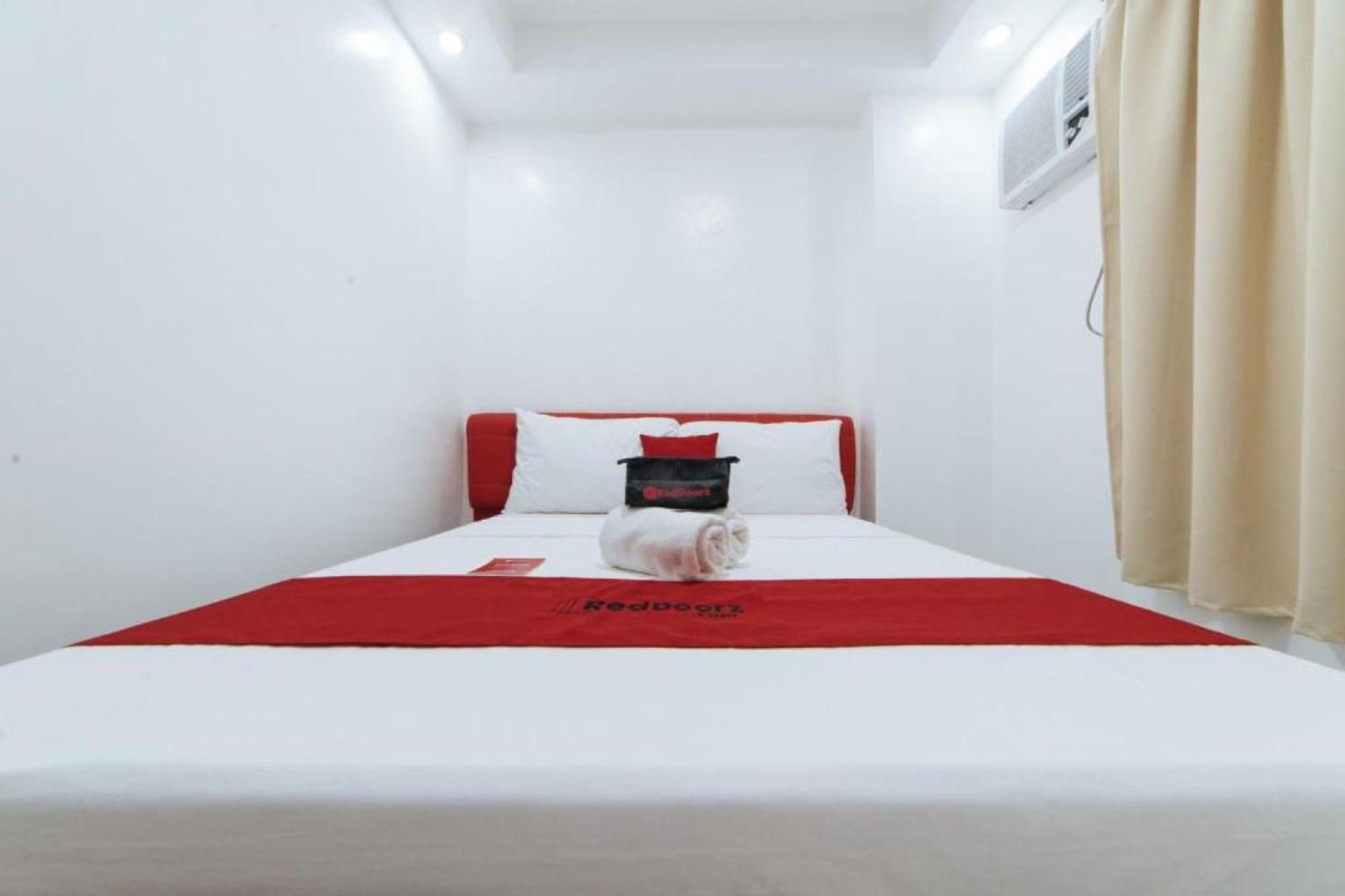 Reddoorz At Dbuilders Rooms Bangkal Makati Makati City Exterior photo
