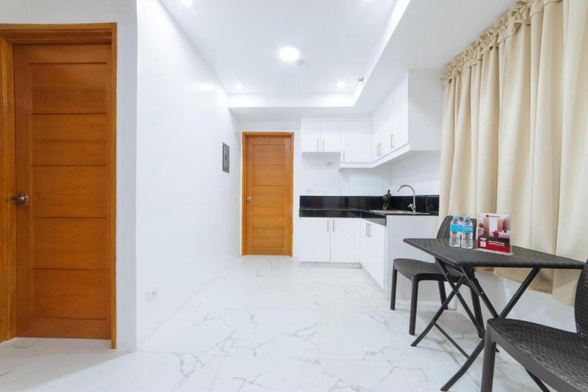 Reddoorz At Dbuilders Rooms Bangkal Makati Makati City Exterior photo
