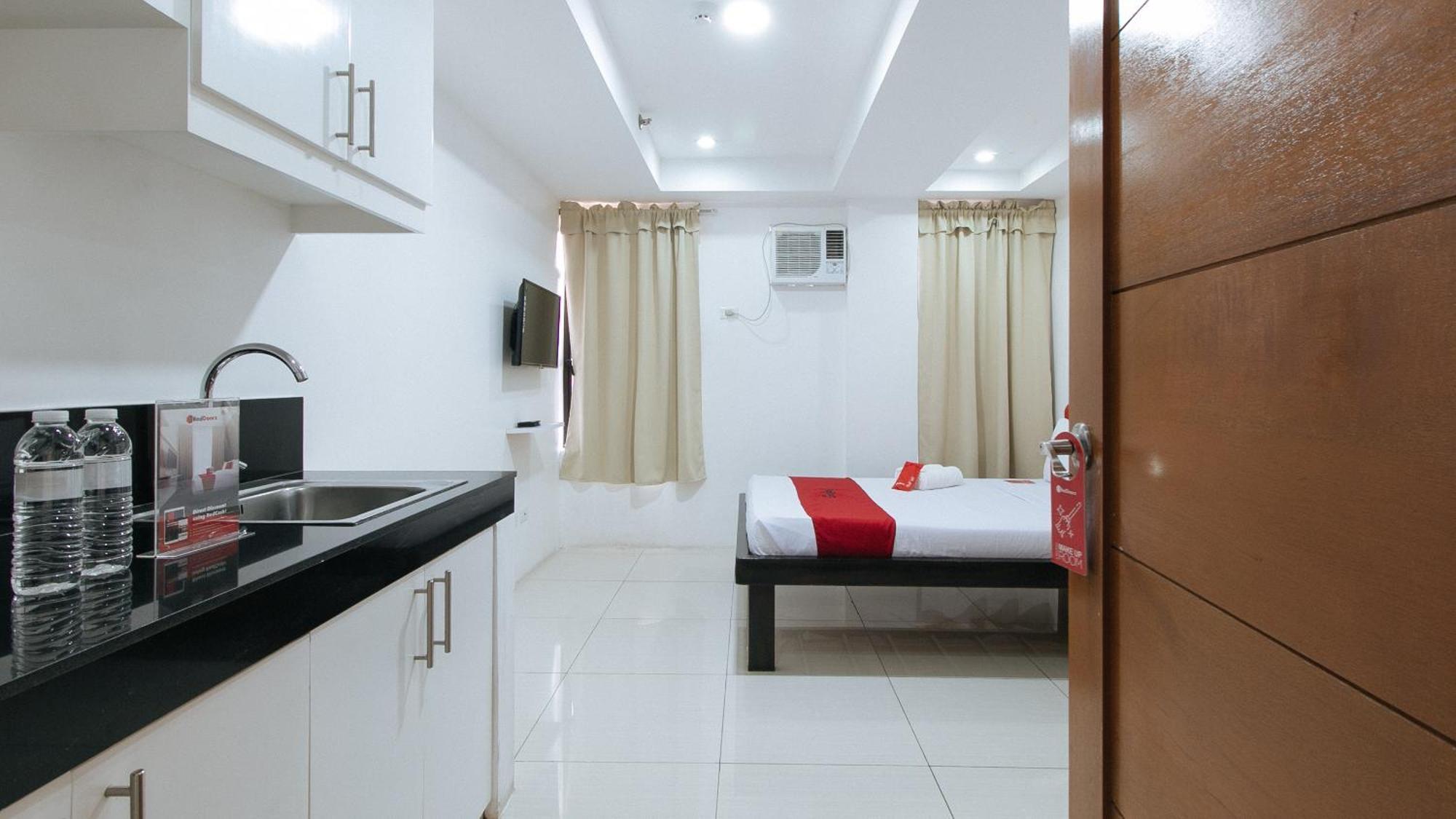 Reddoorz At Dbuilders Rooms Bangkal Makati Makati City Exterior photo
