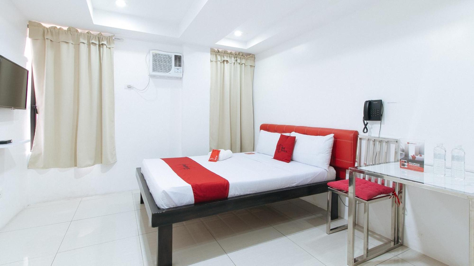 Reddoorz At Dbuilders Rooms Bangkal Makati Makati City Exterior photo