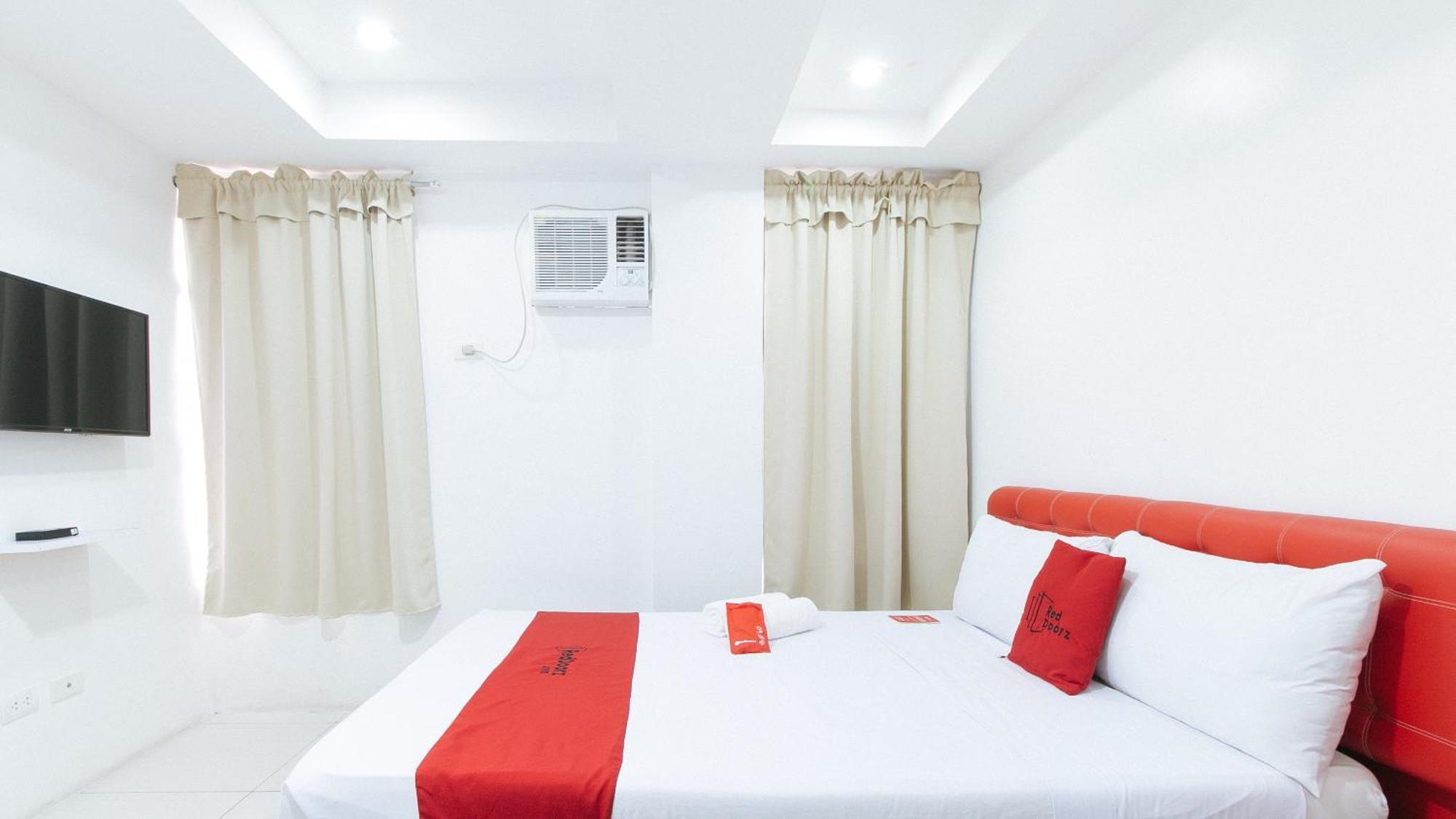 Reddoorz At Dbuilders Rooms Bangkal Makati Makati City Exterior photo