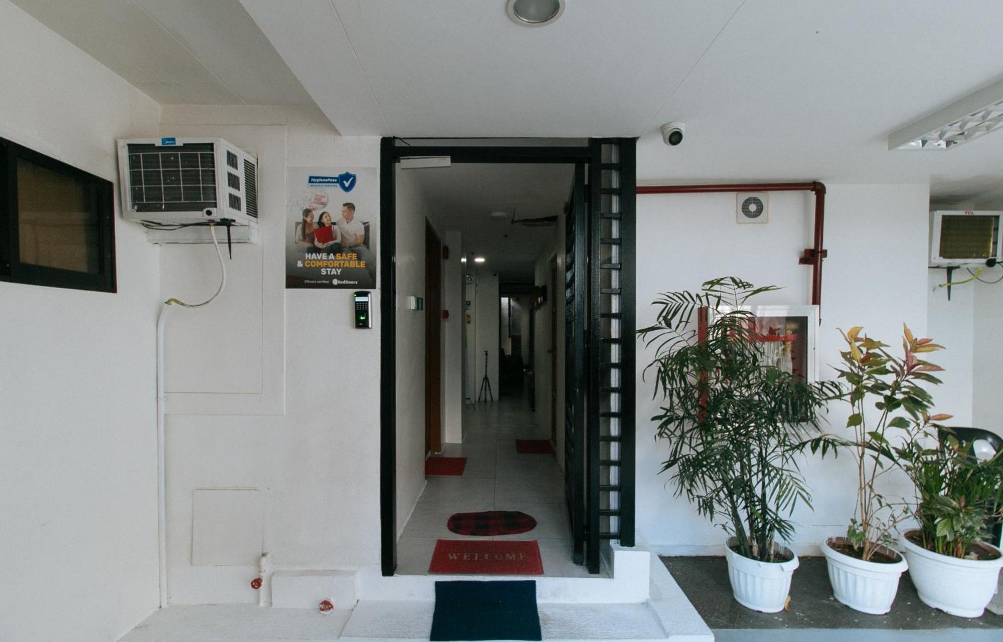 Reddoorz At Dbuilders Rooms Bangkal Makati Makati City Exterior photo