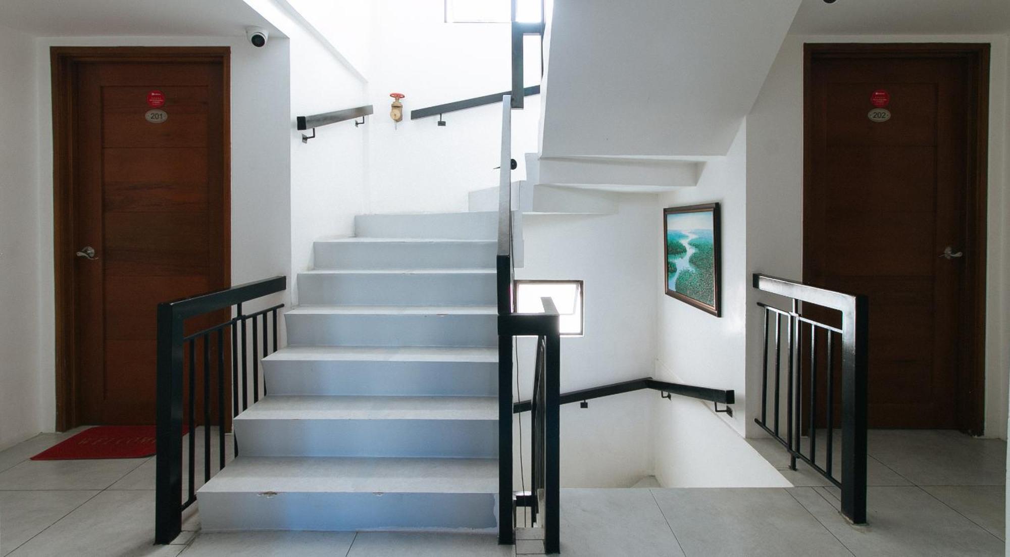 Reddoorz At Dbuilders Rooms Bangkal Makati Makati City Exterior photo