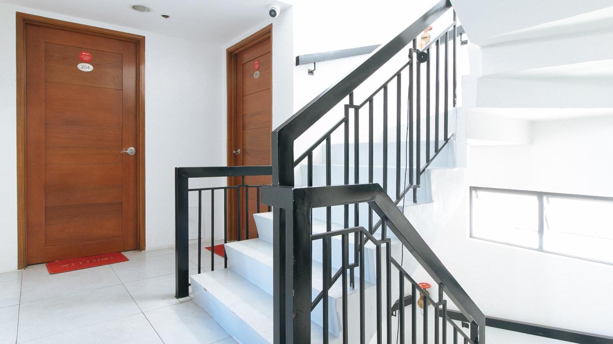 Reddoorz At Dbuilders Rooms Bangkal Makati Makati City Exterior photo