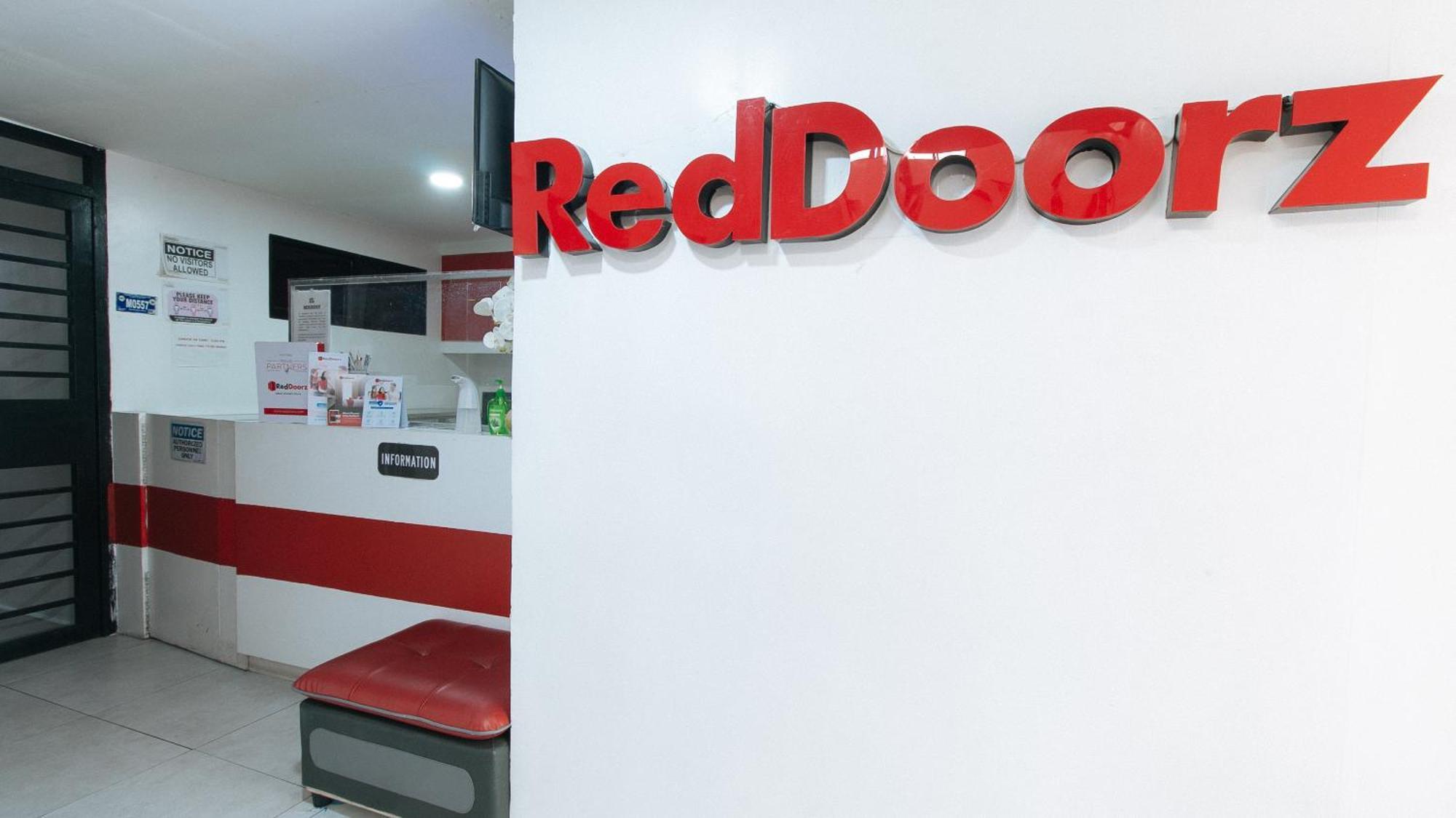 Reddoorz At Dbuilders Rooms Bangkal Makati Makati City Exterior photo